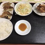 ほうらい - ぎょうざセット：餃子・サラダ・ー品 (鶏の唐揚)・小ライス