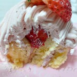 洋菓子倶楽部 KAREN - 中からもイチゴ