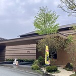 Ryokan Zenya - 外観 旅館前の道路を挟んだ駐車場側から撮影  交通量がそこそこありますので横断にご注意。