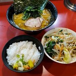 家系総本山 吉村家 - 