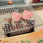 肉匠なか田 - ミスジを焼いてるところ
