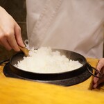 味享 - 炊き立ての湯気に乗せて溢れる香り。