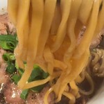 いかれたヌードル フィッシュトンズ - 麺リフト