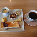 カフェ オハナ - ●ホットコーヒー（モーニングサービス付き）460円

を、金額が分からない状況で注文してみた

割といろんな品があるモーニングサービスとなる