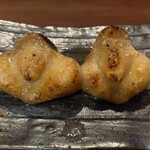 焼き鳥アポロ - このぼんじりも、骨の部分を一緒に食べた瞬間の旨味爆弾脳内に麻薬物質のように多幸感をもたらしますので、ぜひご賞味あれ。