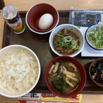 すき家 - 牛たまかけ朝食（390円）
納豆（90円）