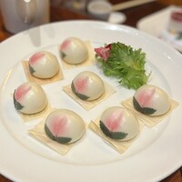 萬珍樓 本店 - 祝の桃饅頭(サービス)