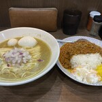 ヌードル＆スパイスカレー 今日の1番 - 朝限定セット ¥1,000-(税込) ※卵とうづらはサービス