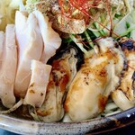 麺屋　たか - 大ぶりな牡蠣！炙りで旨さが増しています。