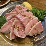 もつやきはる - 脂の乗ったタン刺し