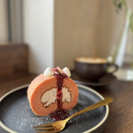 CROSS POINT - 桜ロールケーキとカフェラテ