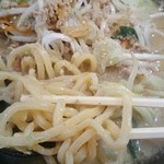 Mendo korohakkai - 麺は中太麺