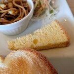 カフェ オハナ - ◯シフォンケーキ
一欠片となる

ふんわりと柔らかくプレーンな味わいで美味しい
