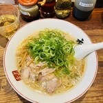 元祖熟成細麺　香来 - ネギ、背脂多め　ニンニク入り