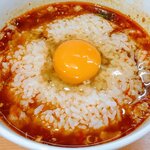 麺屋 そにどり - 期間限定 夜限定 自家製辛つけ麺(限定)のつけ汁に 生玉子とごはんを投入