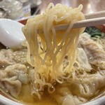 広州市場 - 極細麺でもコシあり