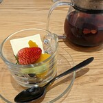 Double tall cafe nagoya - 紅茶を注ぐ前