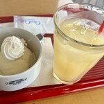吉田正音楽記念館 展望カフェ - リンゴジュース&バニラアイス