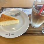 Yoshida Tada Shiongaku Kinenkan Tembou Kafe - チーズケーキ&カフェオレ