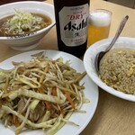 中国家庭料理 龍源 - 野菜炒めと瓶ビール