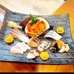 小魚料理 とみ助 - 見た目も美しい豪華絢爛なお造り盛り合わせです♪♪♪(o^^o)