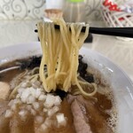 煮干しらーめん にぼにゃん - 麺は中太麺or細麺選べます（これは「中太麺」）