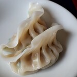 中国ラーメン彩龍 - 水餃子2個を‥