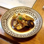 小魚料理 とみ助 - 焚き合わせは豆腐、牛蒡、白葱、椎茸です(o^^o)