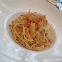マンジャーレ 伊勢山 - 春キャベツと桜エビのパスタ
