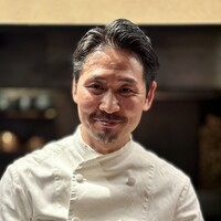 アカ - 東シェフは、定番のお料理に毎回新たな命を吹き込んでブラッシュアップされた仕上がりに昇華させている