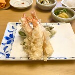 天ぷら よこい - ●二皿目
      ・海老
      ・アスパラガス