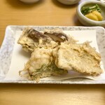 天ぷら よこい - ●一皿目
      ・鰆
      ・マメダイ
      ・椎茸海老詰め