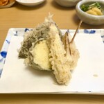 天ぷら よこい - ●三皿目
      ・新玉ねぎ
      ・ズッキーニ
      ・なす
      ・ヤングコーン