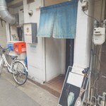 Sabano Uenimo Sannen - 店構え いつもは行列です