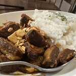 肉問屋直送 焼肉処蔵元 - ガーリックチップがアクセント