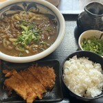 港屋 千兵衛 - ふぐ骨鶏ガラ出汁のカレーうどん