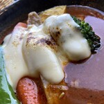 Soup curry EsoLa - チキン野菜カリー　蘇生スープ　ゴーダチーズ　