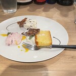 osteria 小川製麺所 - デザート。マンゴーケーキと、アーモンドの入ったアイスとベリーのムース