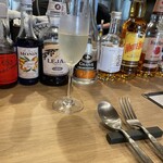 osteria 小川製麺所 - スパークリングワイン飲みかけ（笑）