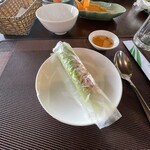 Mekong Rest Stop - エレファントイヤーフィッシュの生春巻き