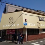ミスター・ギョーザ - 平日openから40分後の店先です※2クール目