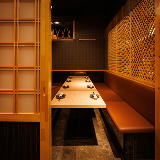 Private room OK for 2 people ~ Have a date or banquet in a modern Japanese designer space