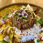 カレー&スパイス ハナコ - ハーブ香るマトンキーマ　看板メニュー