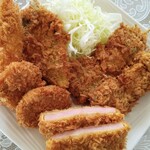 勝烈庵フーズ - 料理写真:５種類のフライ盛り