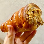 ブーランジェリ･エ･カフェ　オブジェ - ピーナッツコロネ♡中はピーナッツクリームがたっぷり詰まってて、片手で持つと嬉しいずっしり感♡♡これ大好き♡