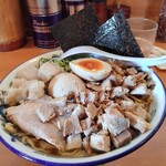 ケンチャンラーメン - 中華そば小盛り、細切れチャーシュー、煮卵くん、身入りをトッピング