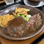 俵屋 - 料理写真:ハンバーグとステーキ、パスタやポテトなど副菜も添えられています。