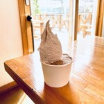 アイス工房メーリア - ジェラートダブル・カップ 
いちごミルクとジャンドゥーヤ（チョコ）