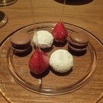 Point - いちごには飴細工