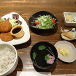 エンヤキッチン 国際ファミリープラザ店 - 日替わり(手羽の黄金揚げとメンチカツ)